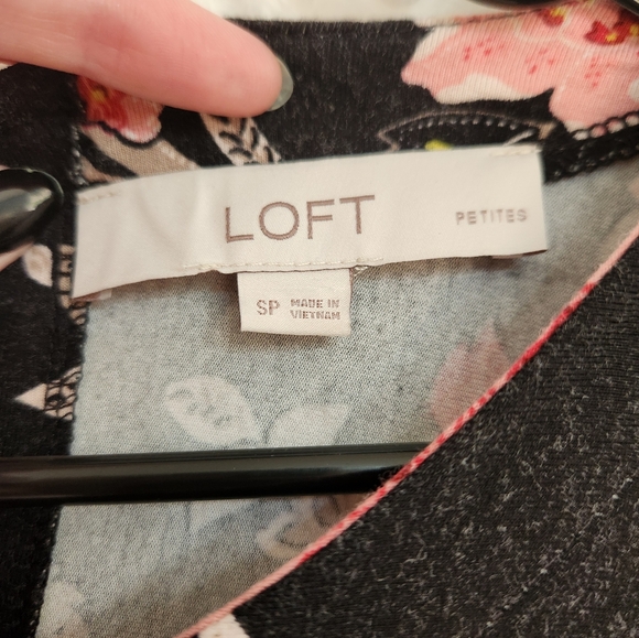 Black & pink floral print long sleeved dress from the Loft, size small in petite - Picture 3 of 3